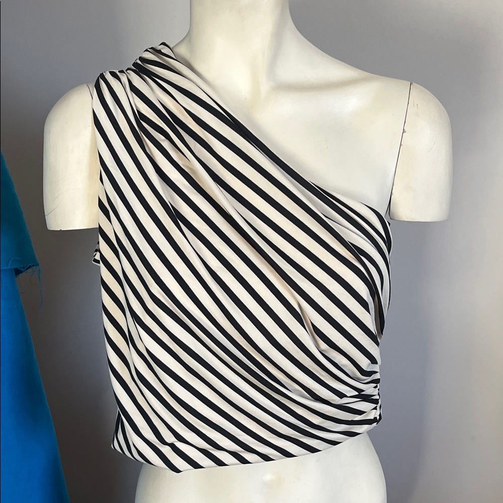 H&M One-Shoulder Stretchy top Medium